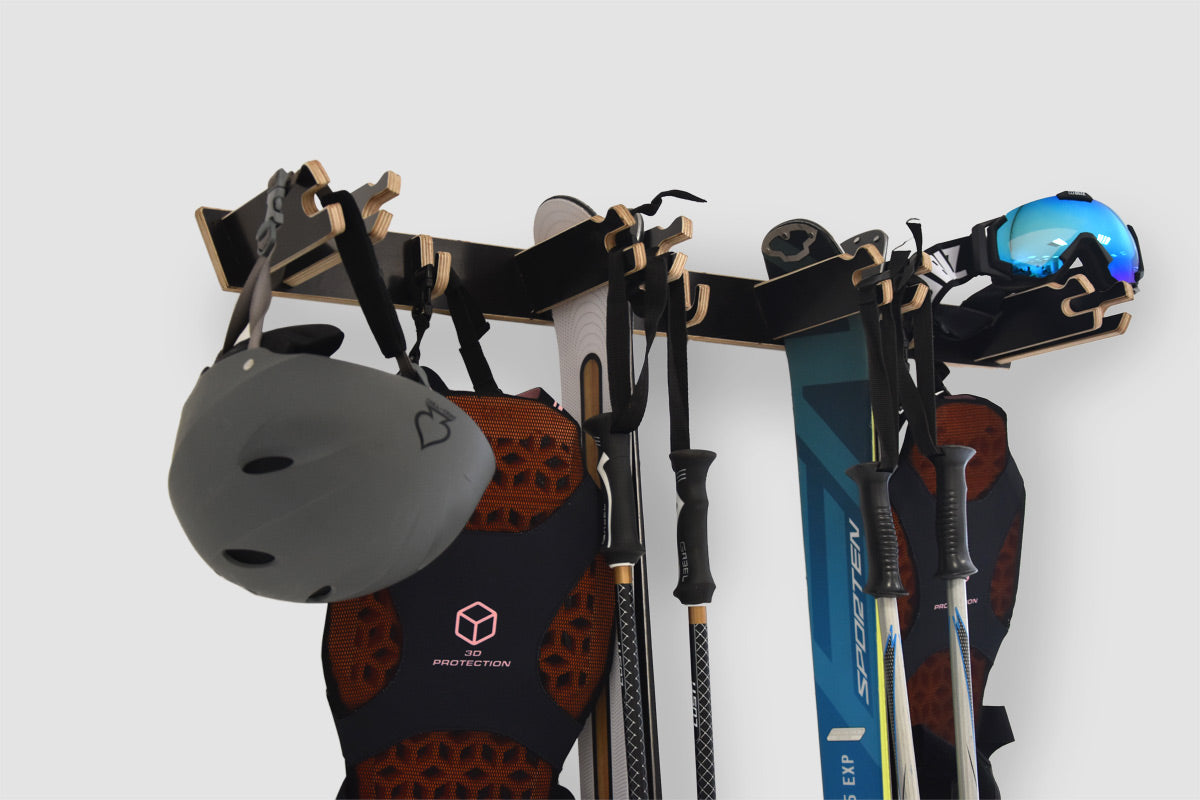 Hanging stand for 4 pairs of skis