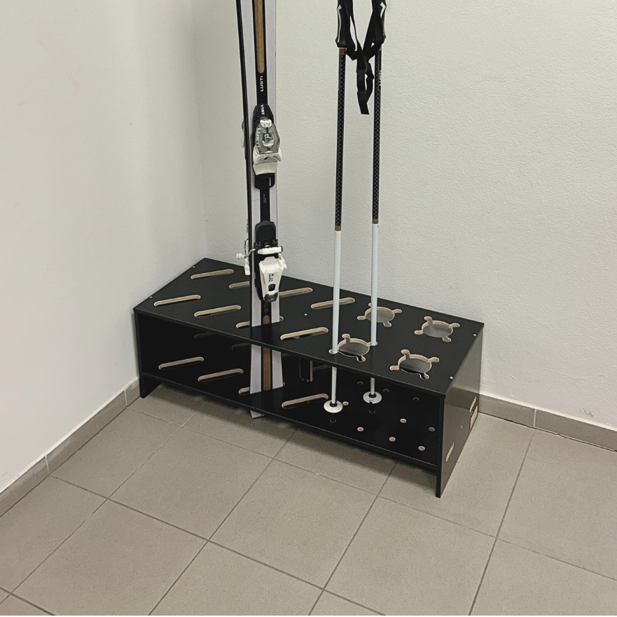 Kombinirani drveni stalak za skije i štapove