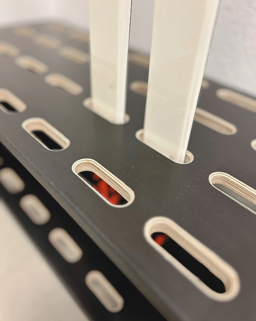 Leseno stojalo za 14 parov tekaških smuči