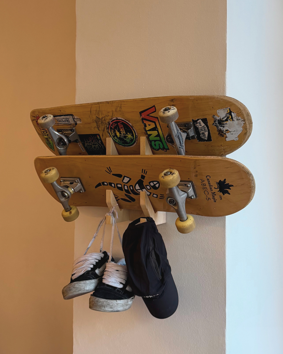 Wall holder for 2 snowboards or skateboards