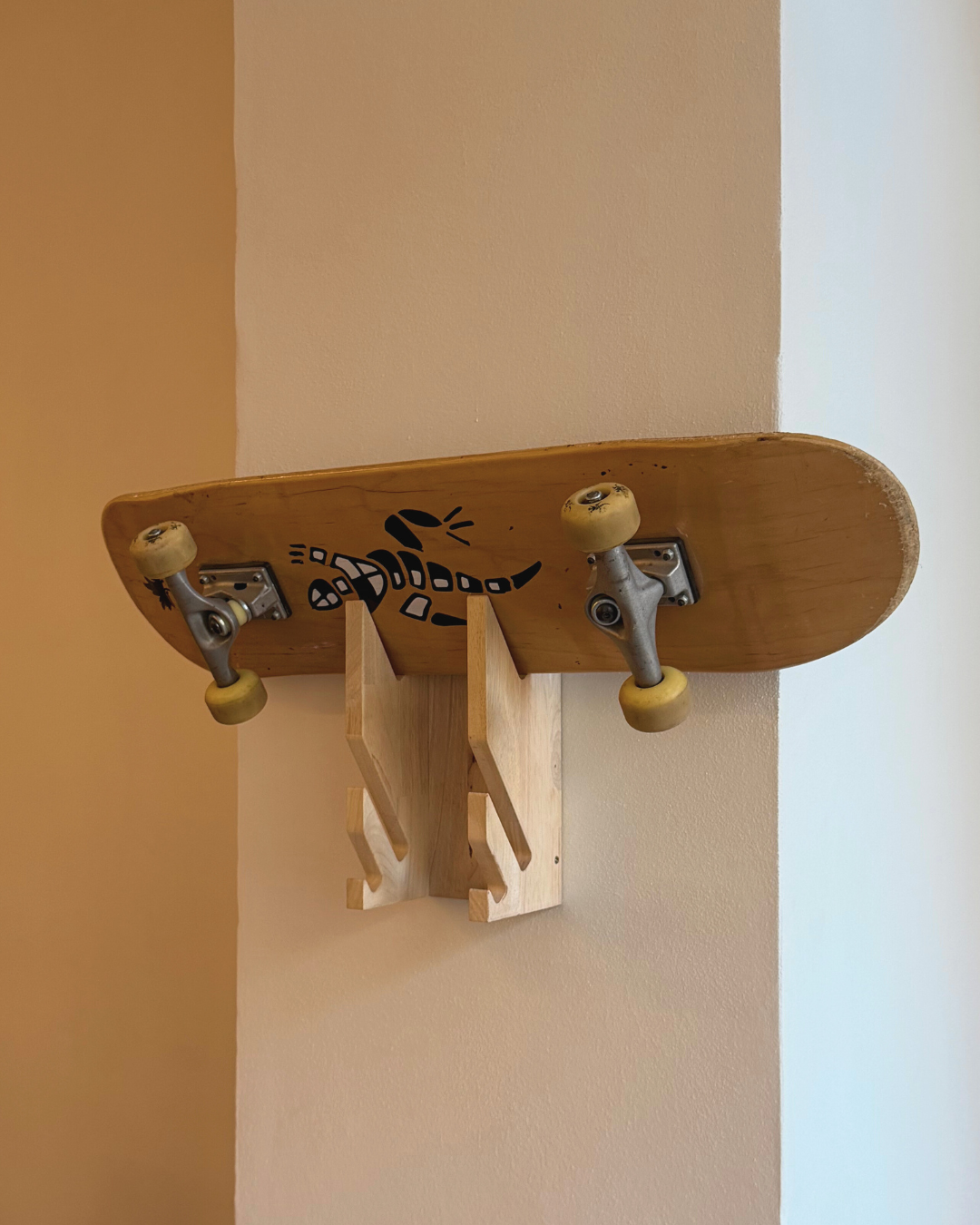 Wall holder for 2 snowboards or skateboards
