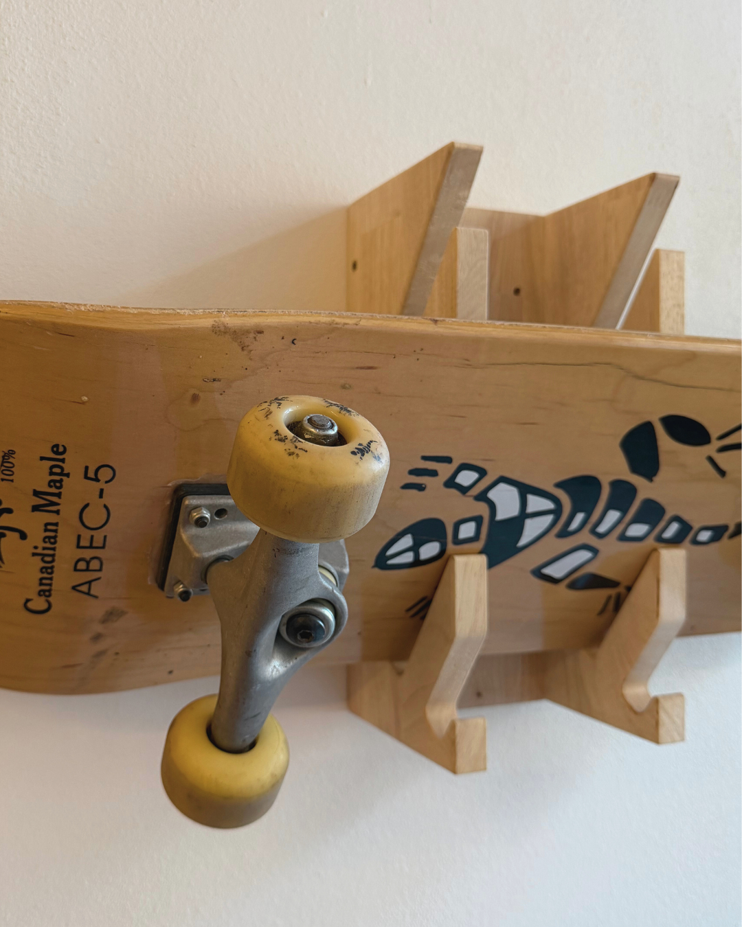 Wall holder for 2 snowboards or skateboards