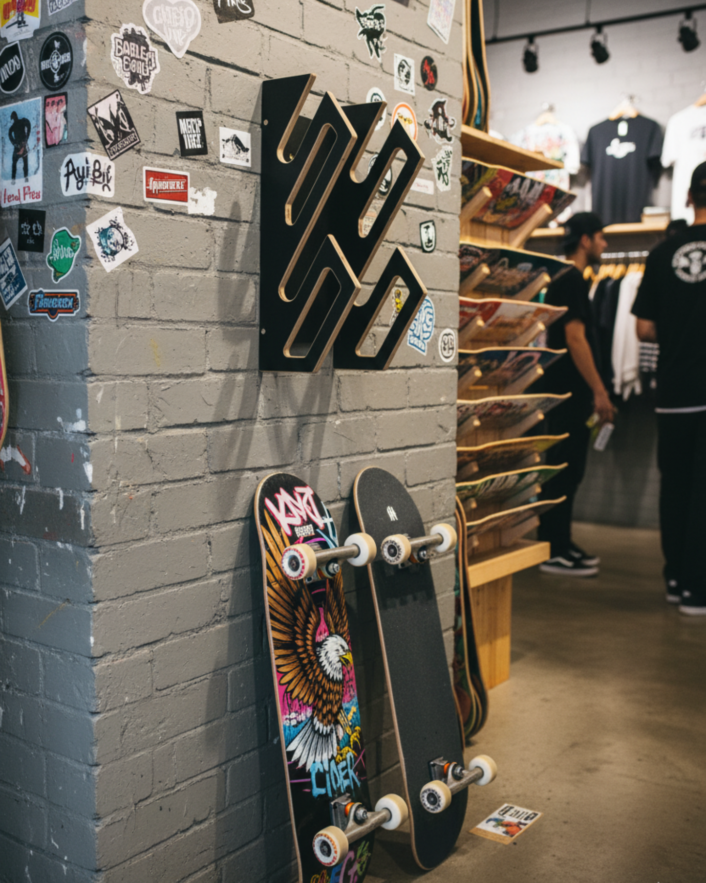 Zidni držač za 2 snowboarda ili skateboarda