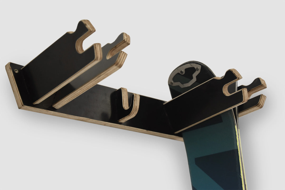 Hanging stand for 2 pairs of skis