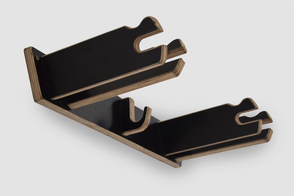 Hanging stand for 2 pairs of skis