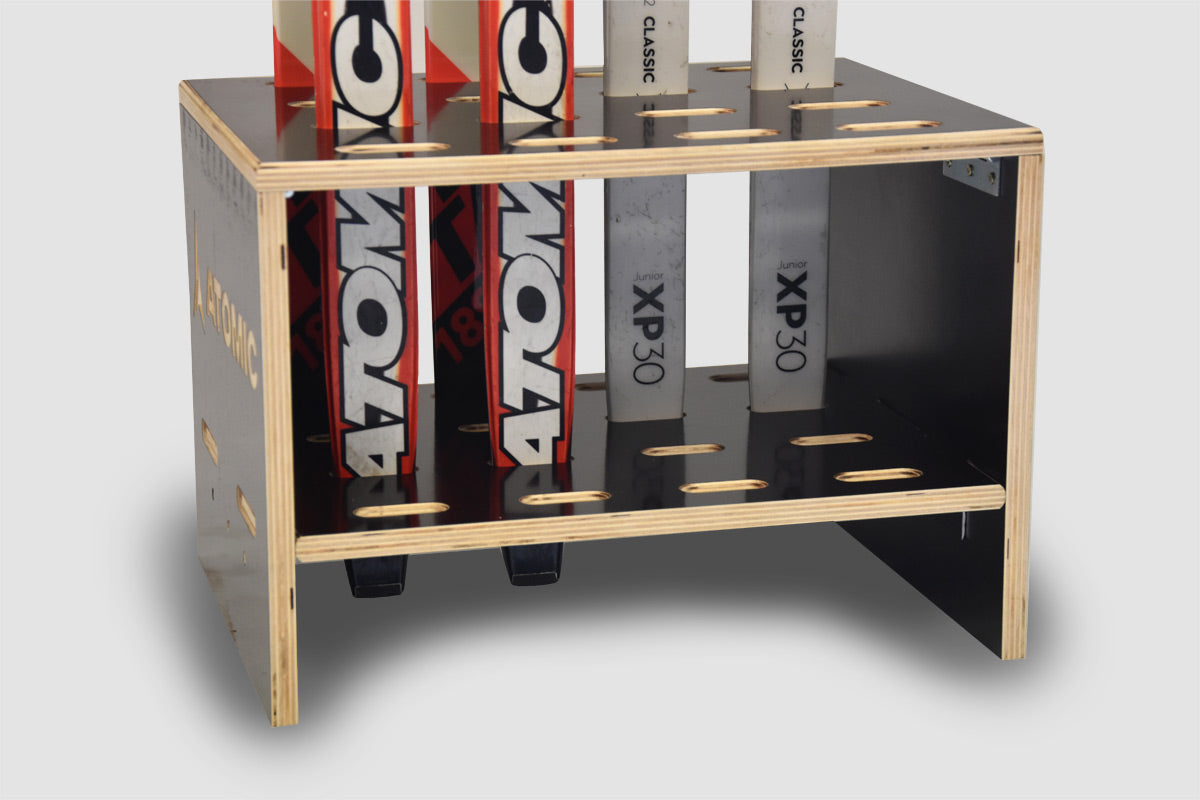 Leseno stojalo za 8 parov tekaških smuči