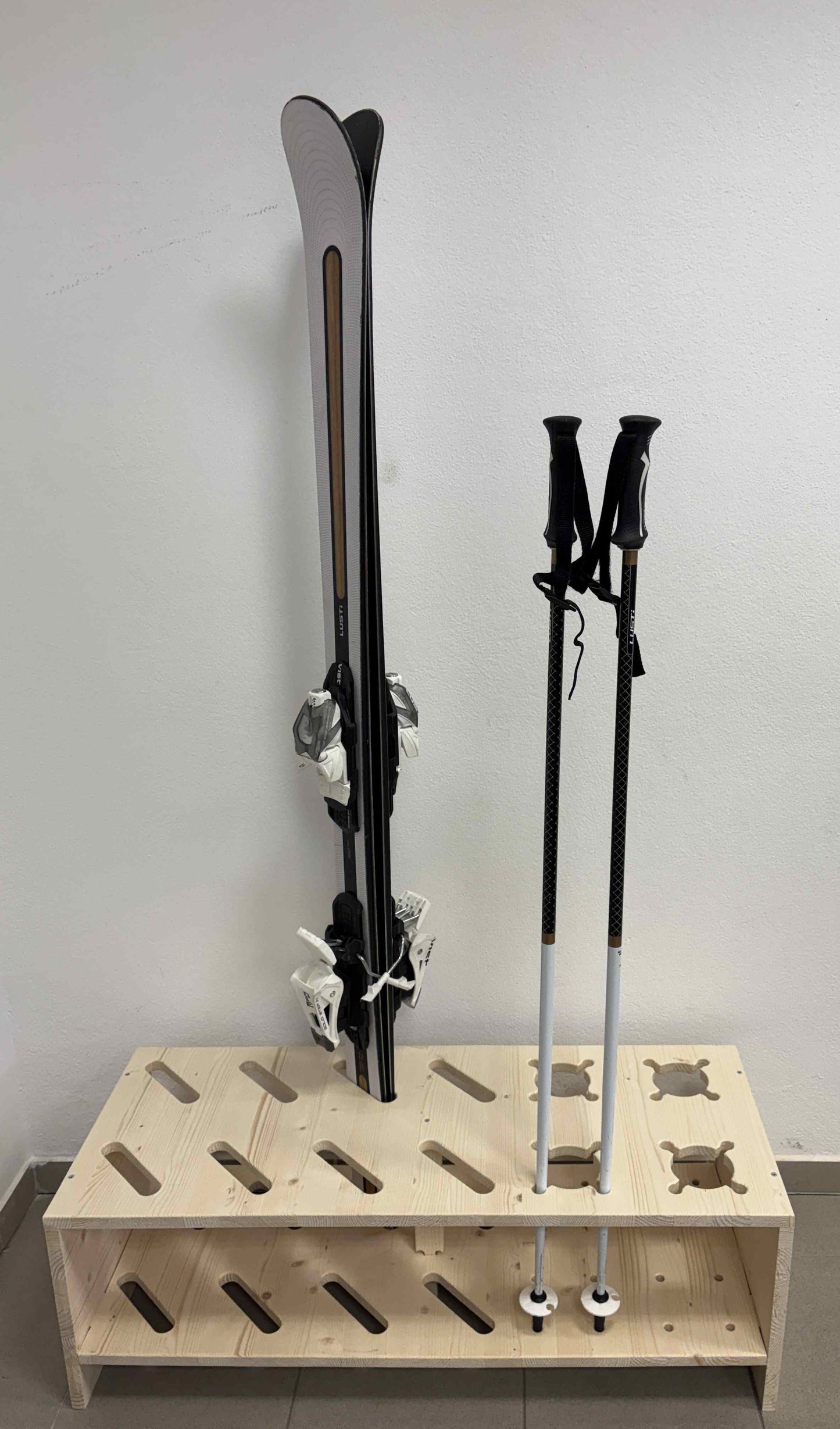 Kombinirani drveni stalak za skije i štapove - Prirodna