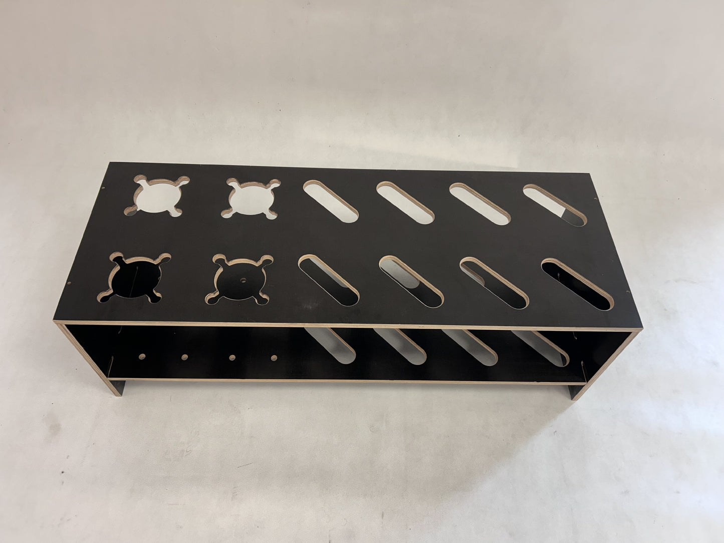 Kombinirani drveni stalak za skije i štapove