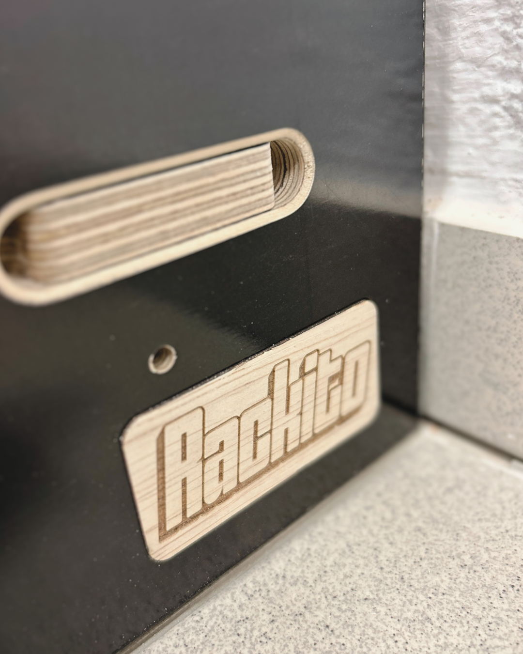 Leseno stojalo za 8 parov tekaških smuči