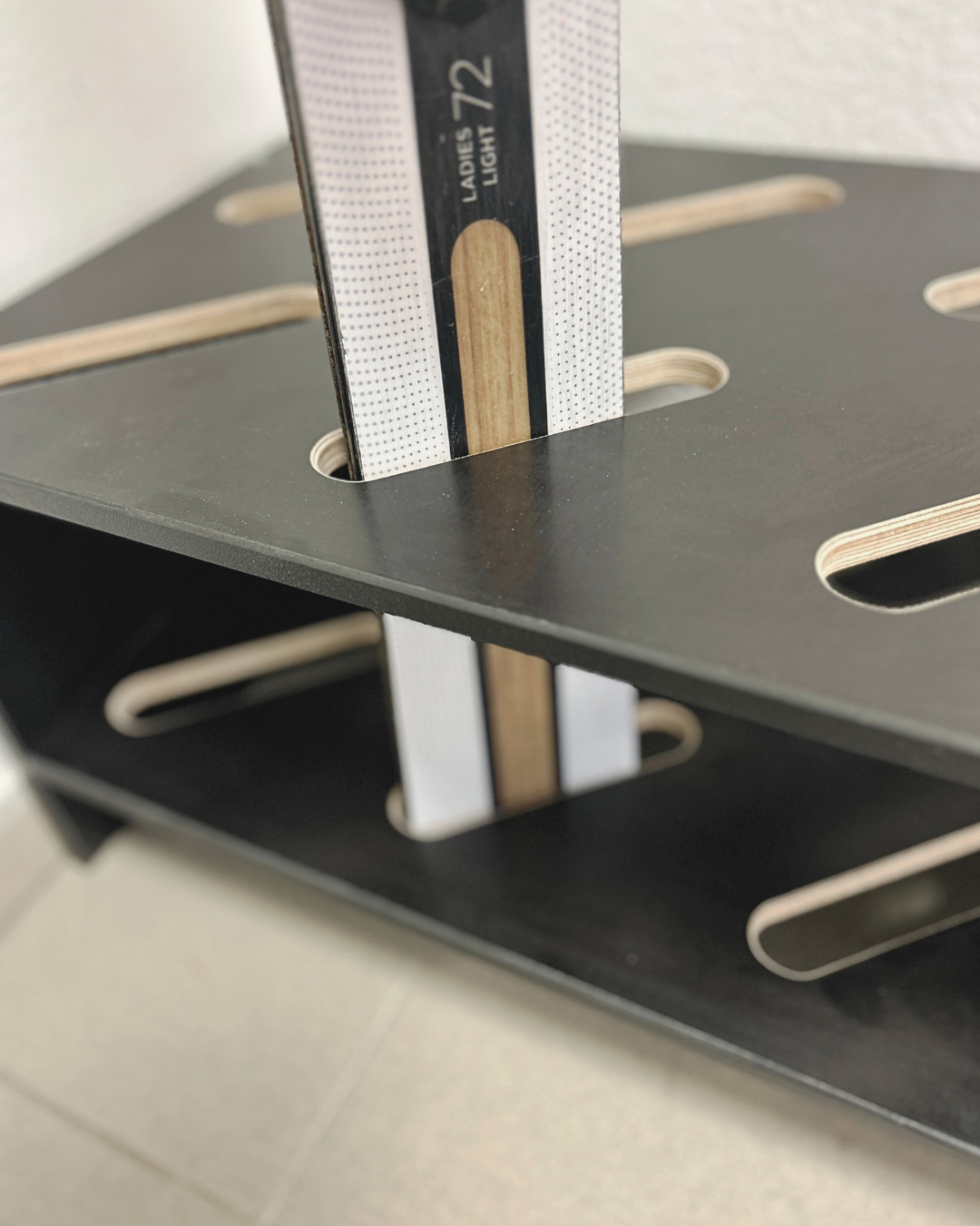 Wooden ski stand – 8 pairs, 61 × 33 cm