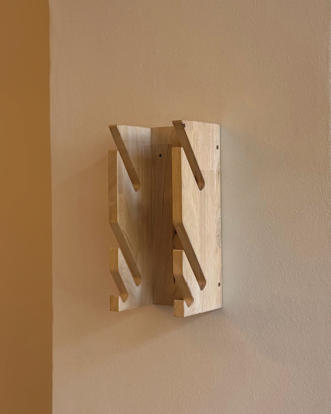 Wall holder for 2 snowboards or skateboards