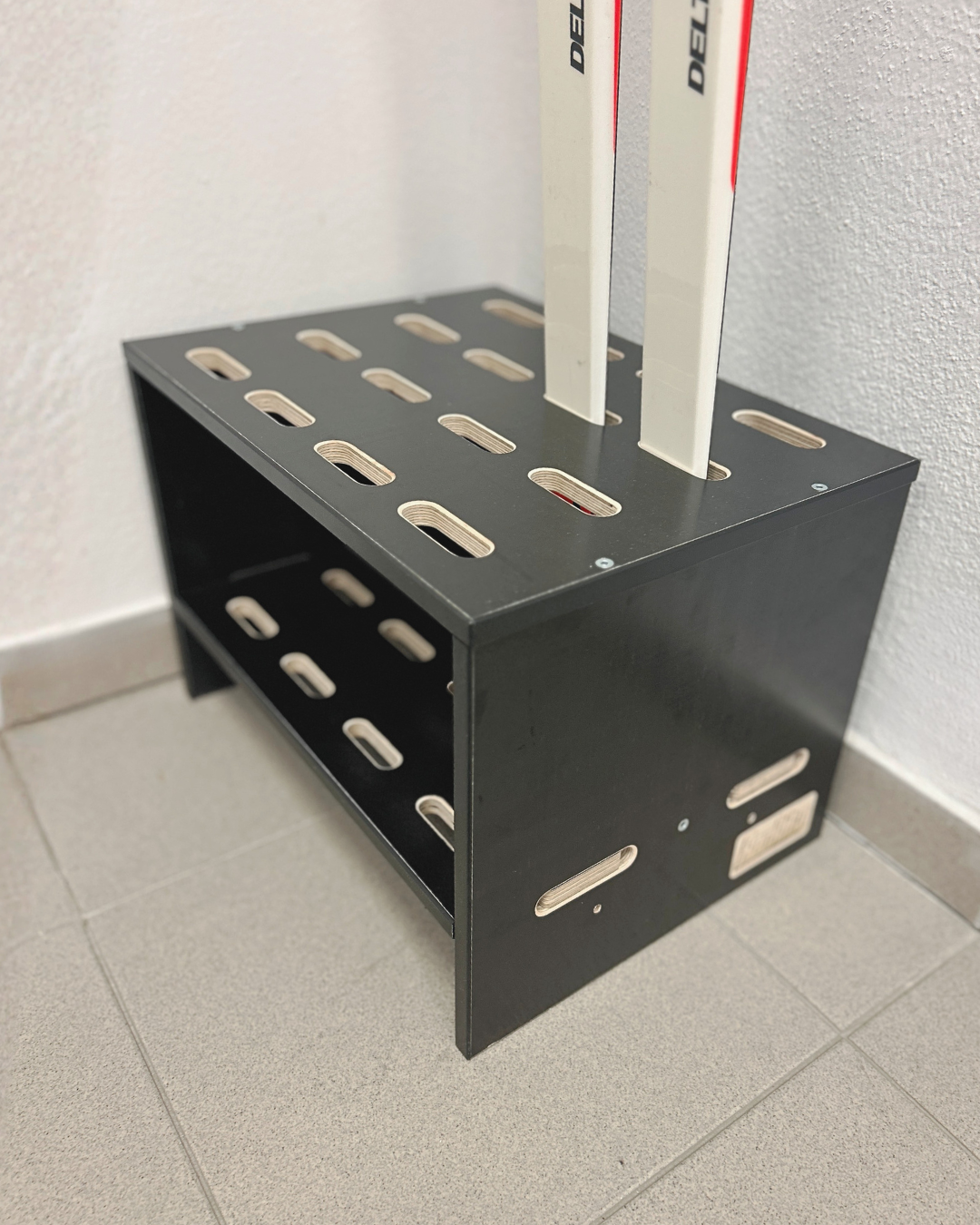 Drveni stalak za 8 pari skija za trčanje