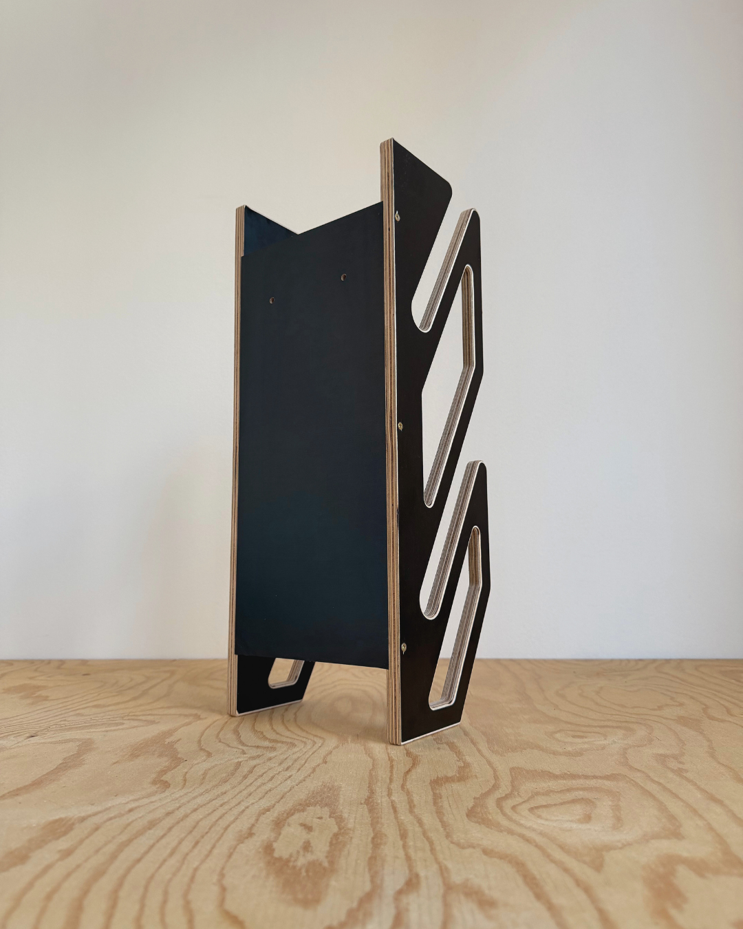 Wall holder for 2 snowboards or skateboards